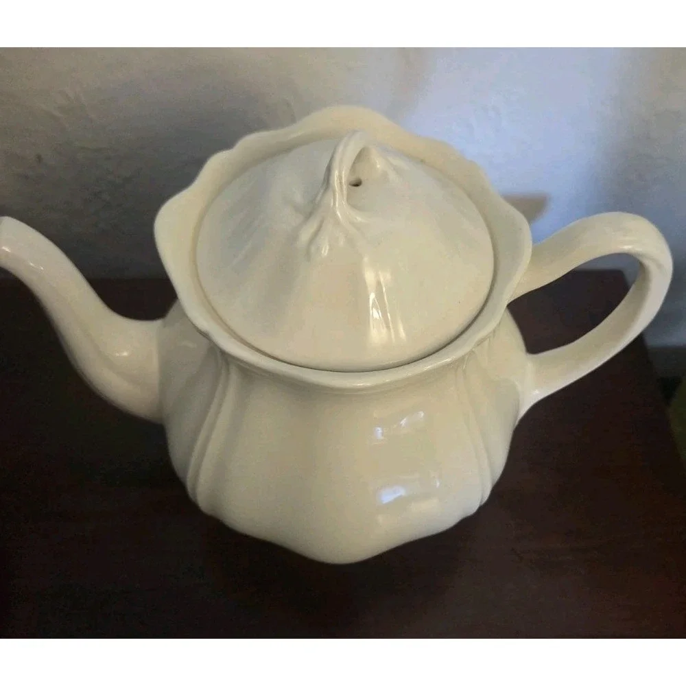 Vintage Wedgewood Queens Shape Plain Creamware Teapot Etruria Barlaston England